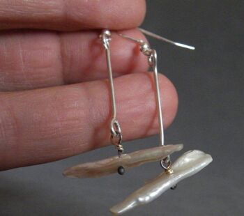 Boucles d'oreilles pendantes en nacre Boucles d'oreilles en flocons de perles en argent sterling Bijoux en perles par SteamyLab 3