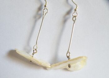 Boucles d'oreilles pendantes en nacre Boucles d'oreilles en flocons de perles en argent sterling Bijoux en perles par SteamyLab 5