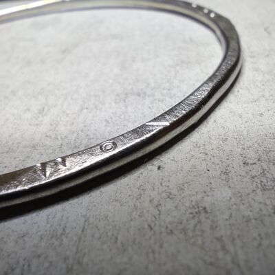 Bracciale rigido impilabile in argento sterling a trama casuale, braccialetto spesso 2,5 mm, braccialetto martellato minimalista per lei