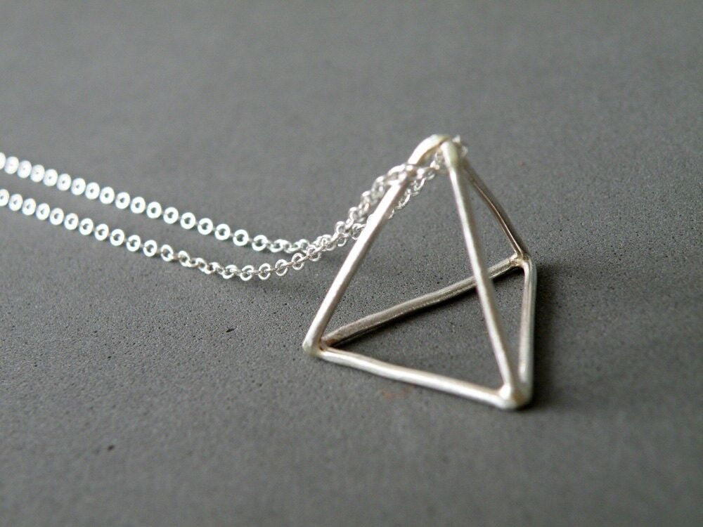 Collana a Piramide Collana con ciondolo triangolare in Argento Sterling Collana geometrisches Lunga Gioielli minimalisti von SteamyLab