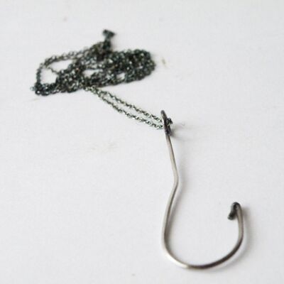 Collar de gancho de pesca Collar náutico Collar de plata esterlina oxidada Acabado mate por SteamyLab