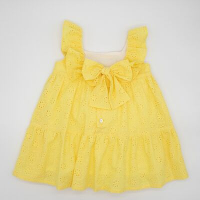 VESTIDO ESCOTE RECTANGULAR CON VOLANTE BATISTA BORDADA AMARILLO5 Años