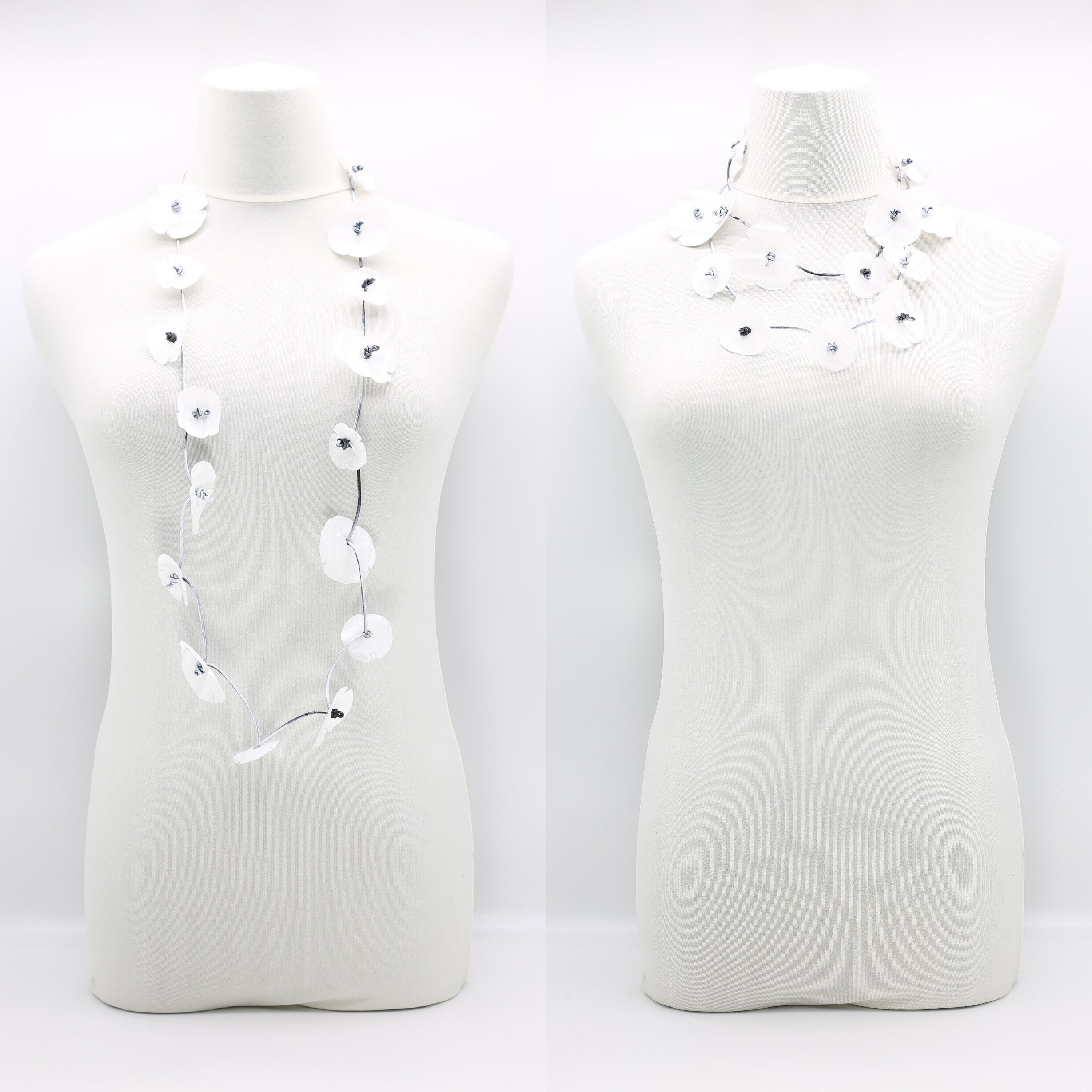 Bottiglie di plastica riciclate - Collane Aqua Poppy - Lunghe - Dipinte a mano di bianco