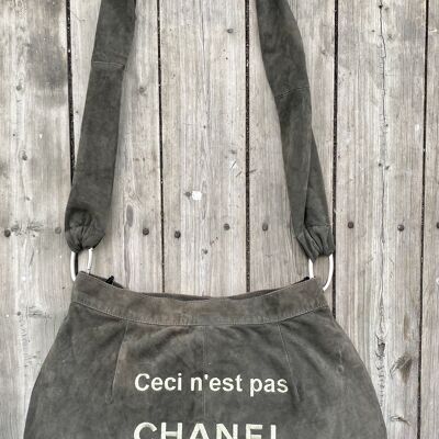 22102 "Ceci n'est pas un "skirt"  in Olive green