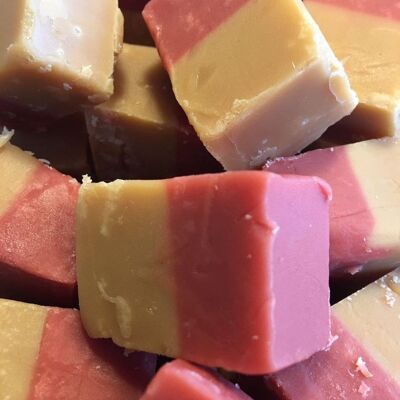 Strawberry And Cream Fudge - Half Bar Box