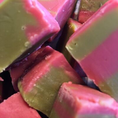 Rhubarb Fudge - Half Bar Box 150g e