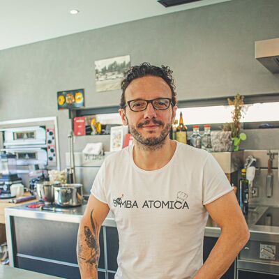 T-shirt (bianca)- BOMBA ATOMICA - by Casa Zanoni