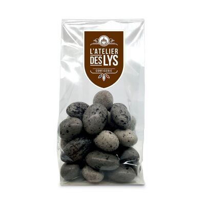 Almond pebbles coated with dark chocolate