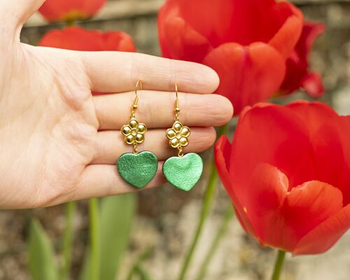 Boucles d'oreilles Coeurs sacrés en cuir vert métallisé