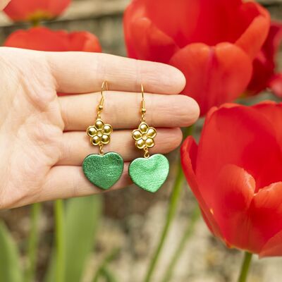 Boucles d'oreilles Coeurs sacrés en cuir vert métallisé