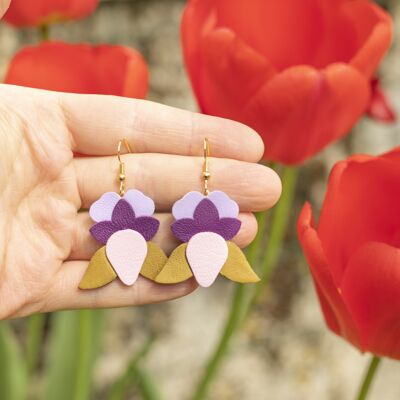 Iris-Ohrringe aus Leder in Bonbonrosa, Olivgrün, Lila und Lila