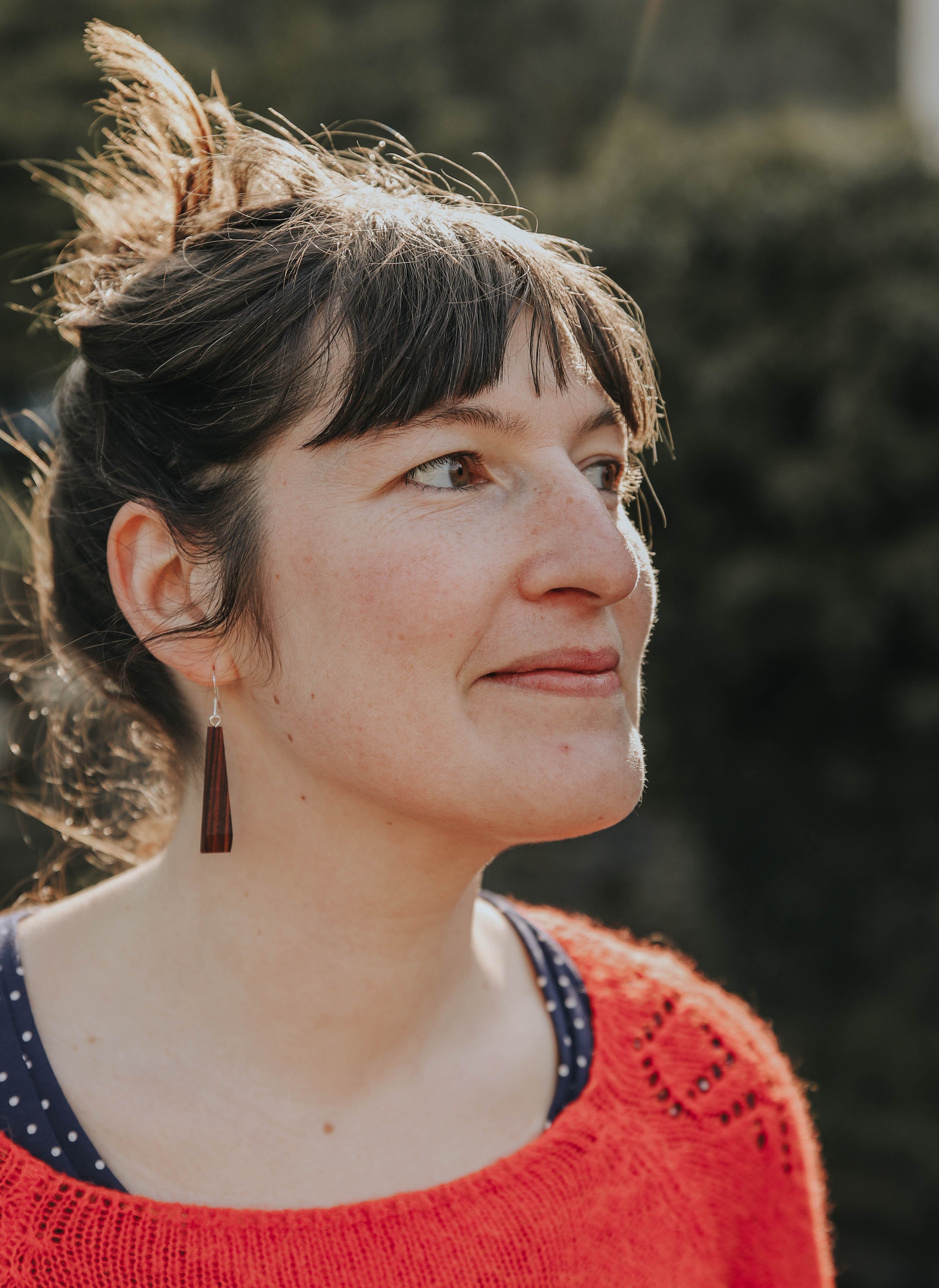 Coppia di orecchini in legno di re