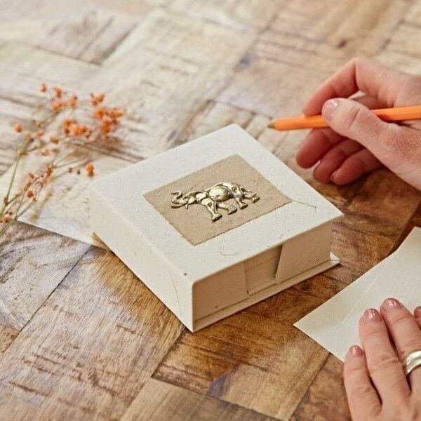 Portanotas de papel de estiércol de elefante