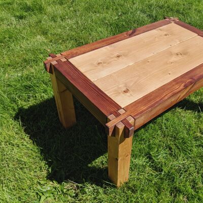 Castle joint coffee table - Natural Pine
