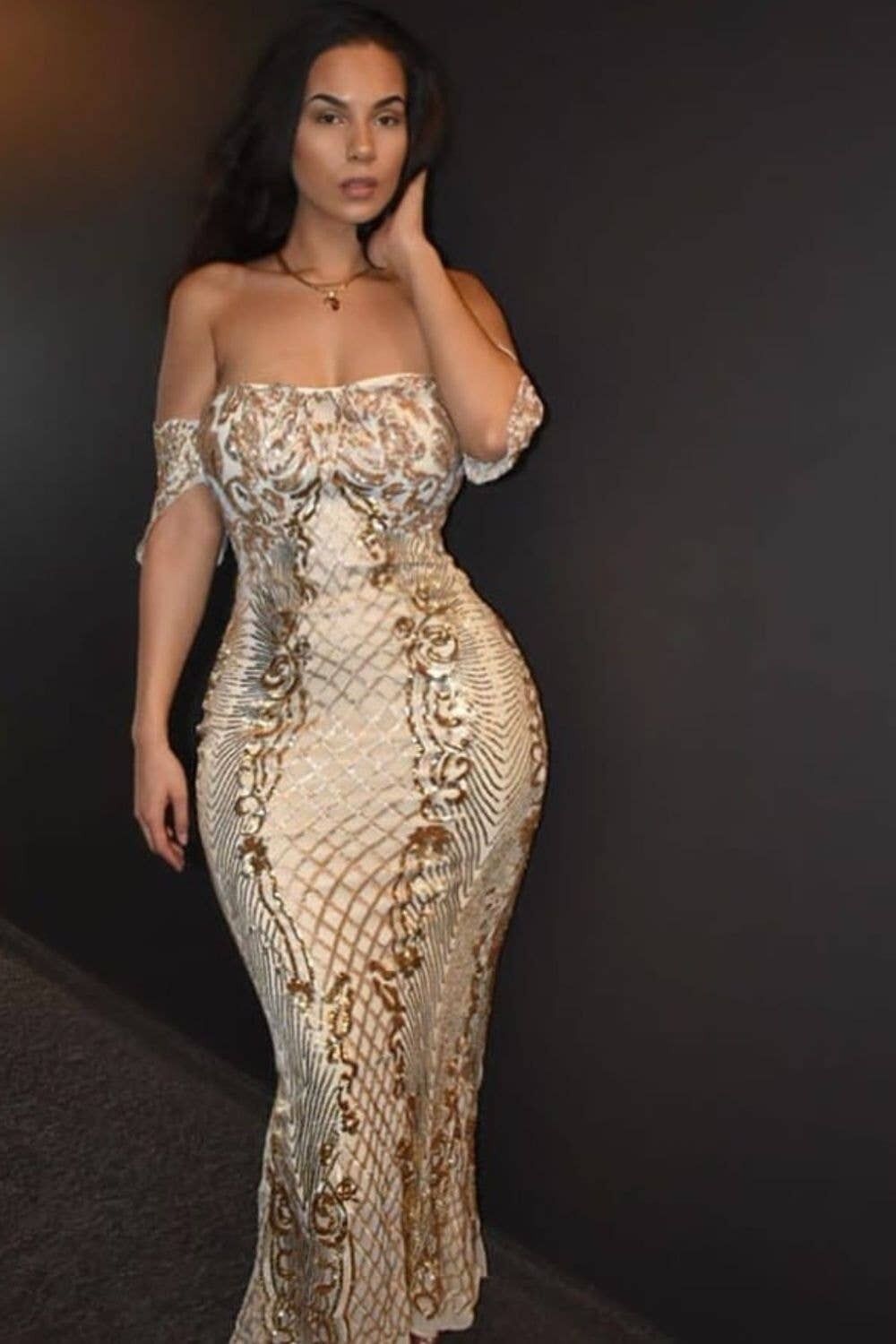 Royalty Vip Abito a sirena a coda di pesce con paillettes e ricamo Bardot color oro nudo