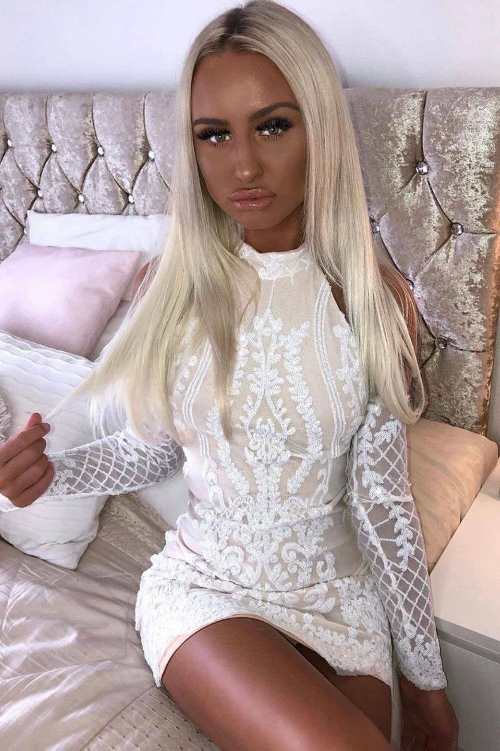 Icon White Nude Luxe Tribal Sequin Illusion Abito a spalla fredda