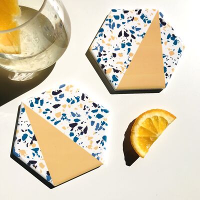Juego de 2 posavasos hexagonales de terrazo mostaza