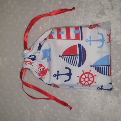 washable bamboo wipes with its matching Brittany / crab storage pouch