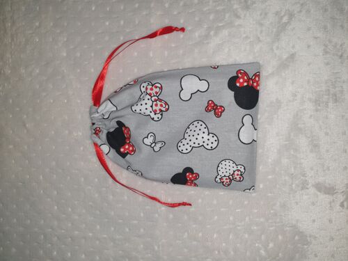 lingettes lavables en bambou avec son pochon de rangement assorti Mickey/Minnie rouge