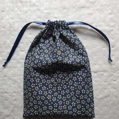 washable bamboo wipes with its matching blue flower storage pouch