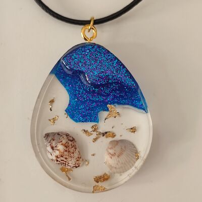 Necklace in blue and sea shells
