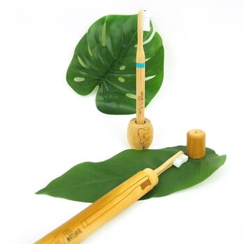 Etui en bambou naturel pour transporter et protéger votre brosse à dents. 2
