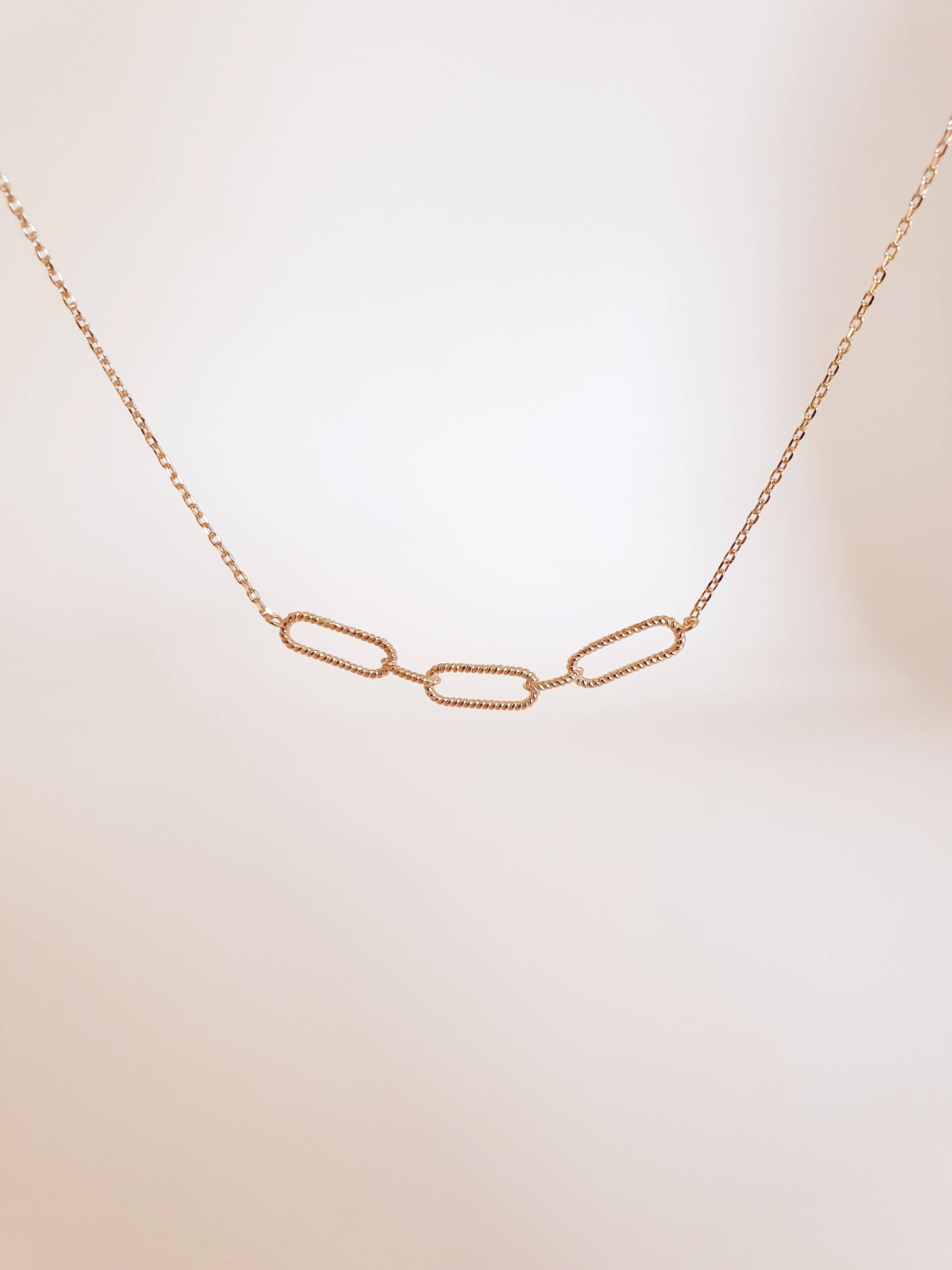 Vergoldete Halskette mit 3 geflochtenen Kettenmustern