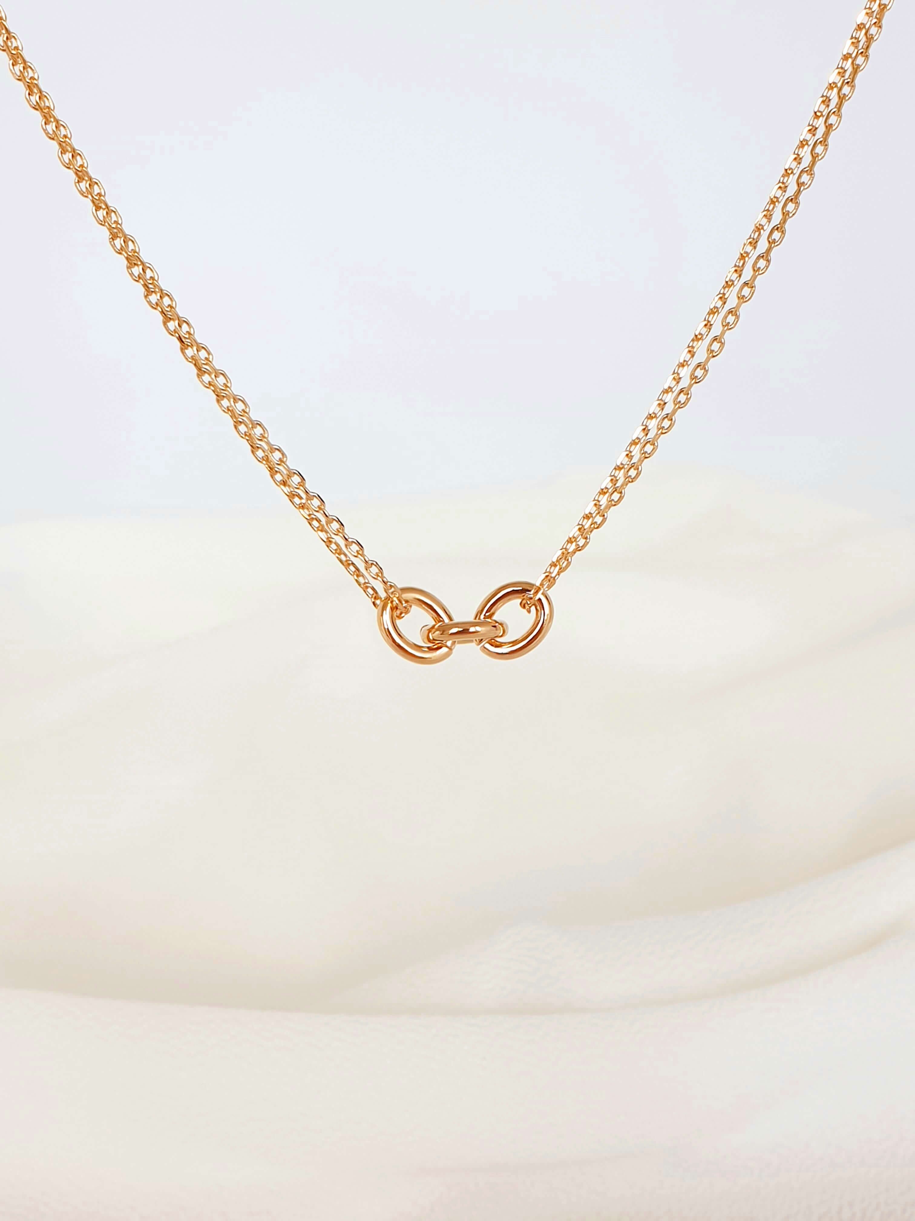 Collier chaîne double maille forçat avec maillons ovales entrelacés, en plaqué or