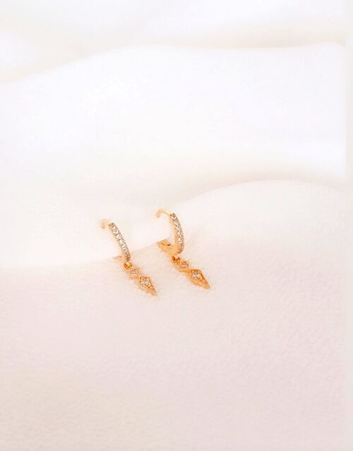 Boucles d'oreilles créoles en plaqué or avec un pendant en oxyde de zirconium