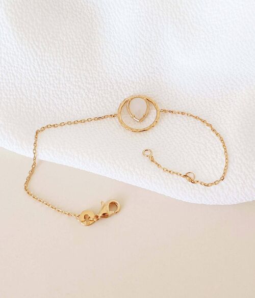 Bracelet en plaqué or avec en forme de goutte une pierre de lune