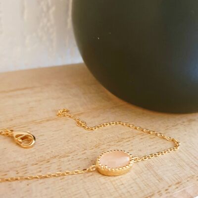 Bracelet en plaqué or avec un ovale en quartz rose