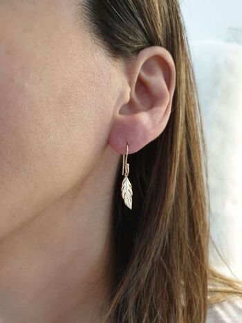 Boucles d'oreilles "plume" en plaqué or avec crochets 2