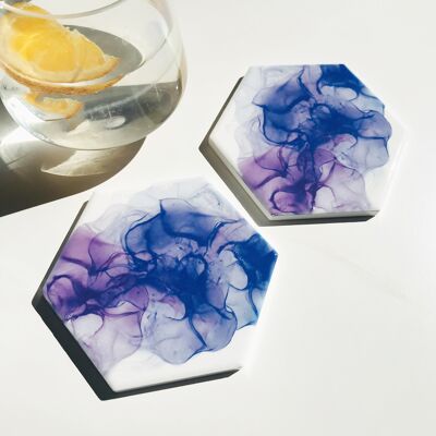 Juego de 2 posavasos hexagonales de cerámica con efecto de tinta de alcohol azul y violeta