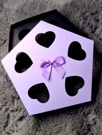 Boîte-cadeau hexagonale de 5 pots de 2 oz - Papillon floral noir et blanc 1