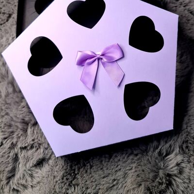 5 2oz Pot Hexagonal Gift Box - Black & White Floral Hearts