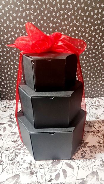 Trio Stack Hexagon Boxes - Noir & Blanc Floral Rose Floral Love Rouge & Gris 3