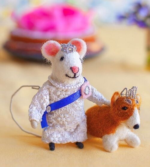 Jubilee Queen Mouse with Princess Corgi - by Sew Heart Felt