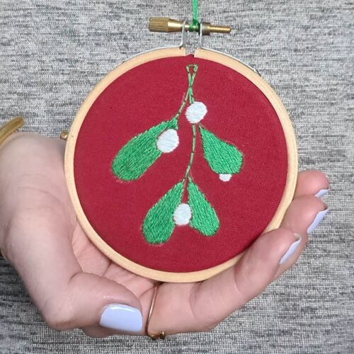 Christmas Bauble Embroidery Kit - Mistletoe