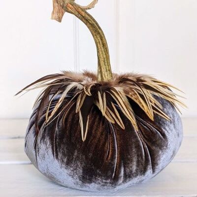 Silver Owl Pumpkin with Hackle Feather Collar 6 Inch