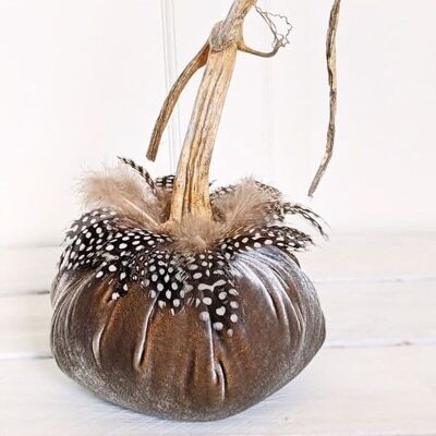 Topaz Pumpkin with Guinea Feather Collar 6 Inch