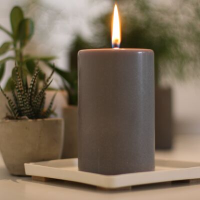 Colored decorative candle 550 gr GRAY