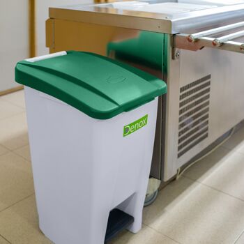 Conteneur à déchets avec pédale sélective 60 litres. Couleur verte. 3