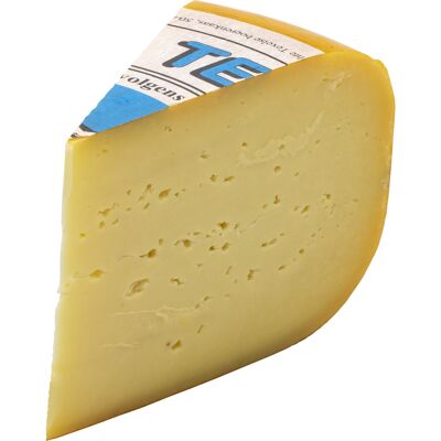 Texel Farmer's Cheese - matured - cutting
