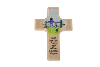 Grande croix en bois pour enfant, bien protégée 1