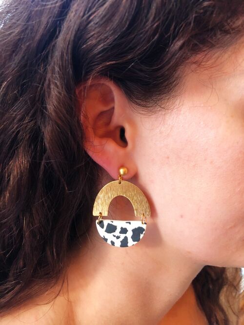 Jasmine Dalmatian Textured Arch Ball Stud Earring