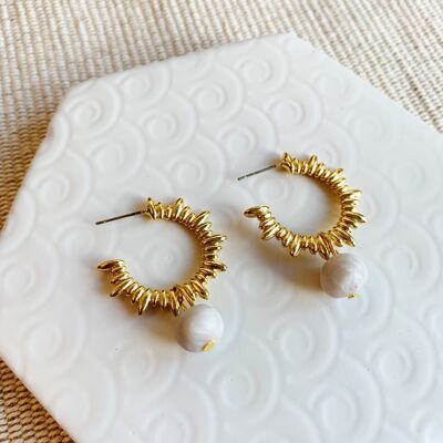 Esmeralda Pearl Gold Textured Hoop Earring