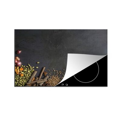 Inductiebeschermer - 78x52 cm - Specerijen op een zwarte achtergrond