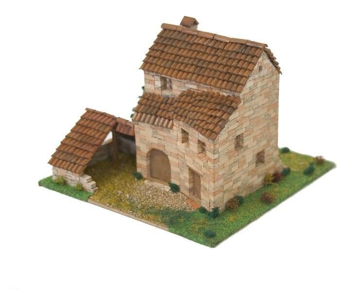 Kit di costruzione Casa tradizionale dell'Europa meridionale con pietra di pozzo
