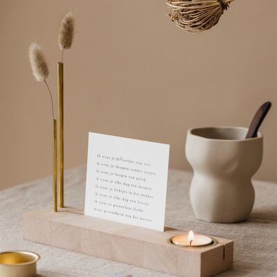 Kartenhalter mit Messingdetails und Kerze – Halten Sie es + Einfachheit