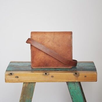 Petit sac messager en cuir marron 3